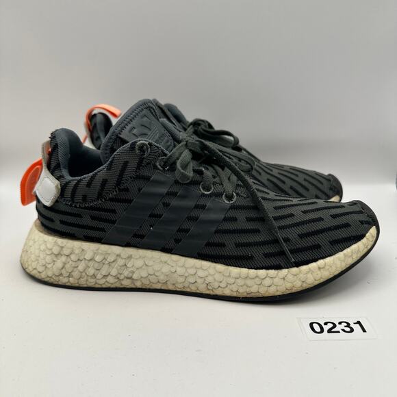 ADIDAS Women's 7.5 NMD R2 BA7259 Utility Green White BOOST - Picture 3 of 6